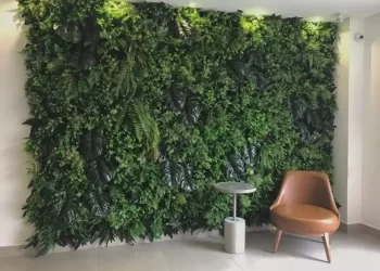 Como utilizar plantas artificiais em seu ambiente de trabalho?