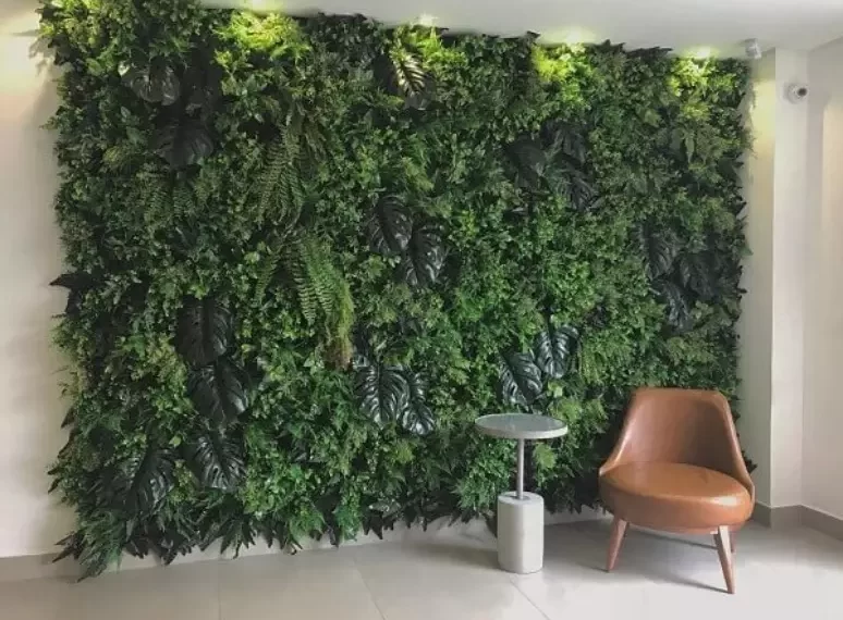 Como utilizar plantas artificiais em seu ambiente de trabalho?
