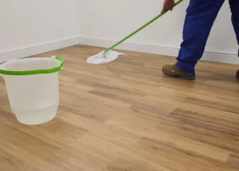 3 dicas incríveis para limpar piso vinílico